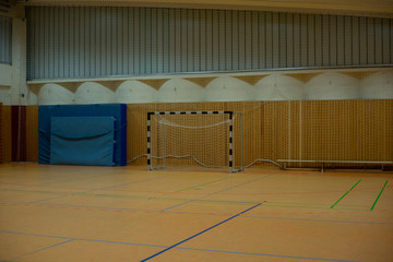 Sporthalle mit Fußball