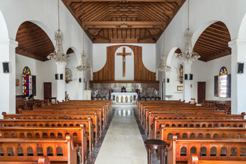 Kuba, Guantanamo   Die Kathedrale  " Santa Catalina de Riccis ", im Park Marti. © ccgocke