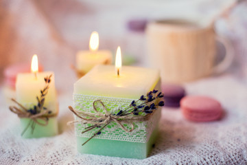 Fototapeta na wymiar candles with lavender flowers