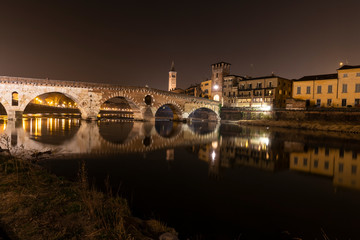 Fototapeta na wymiar Verona by night