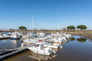 Fototapeta na wymiar BASSIN D'ARCACHON (France), le port du Teich