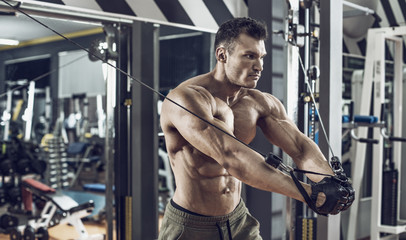 Fototapeta na wymiar guy bodybuilder with exercise machine