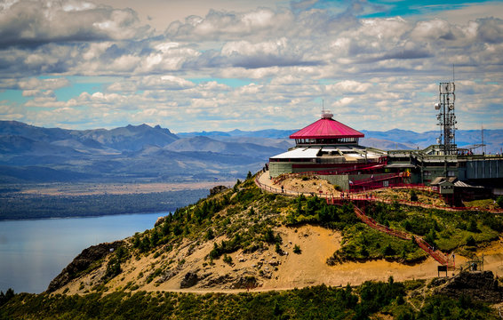 Confiteria giratoria sobre cerro en Bariloche