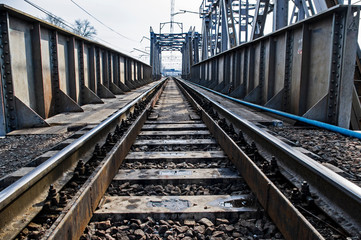 Fototapeta na wymiar railway rails on a metal bridge go into perspective
