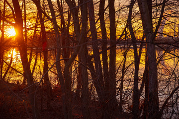 SONNENUNTERGANG AM SEE