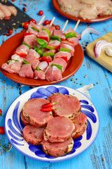 raw pork medallions and turkey meat skewers