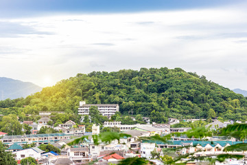 Obraz premium Beautiful view of town or village at foothills in chonburi city of thailand taken from hill in evening