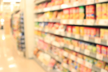 スーパーマーケットのお菓子売り場 Snack section in a supermarket