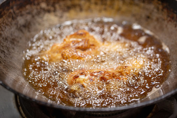 Fried chicken in hot oil and boiling in pan