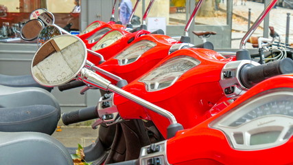 6120_The_dashboard_of_the_red_scooters_parkes.jpg