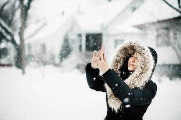 Happy asiatic woman doing photo with her cellphone