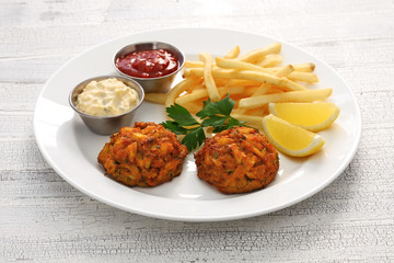 homemade maryland crab cakes plate