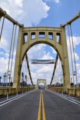 Fototapeta na wymiar Pittsburgh Bridge