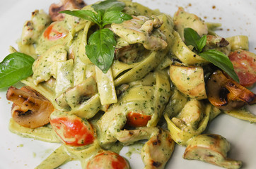 green pasta with chicken, basil and mushrooms