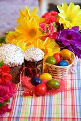Fototapeta na wymiar Easter cake and painted eggs. festive composition