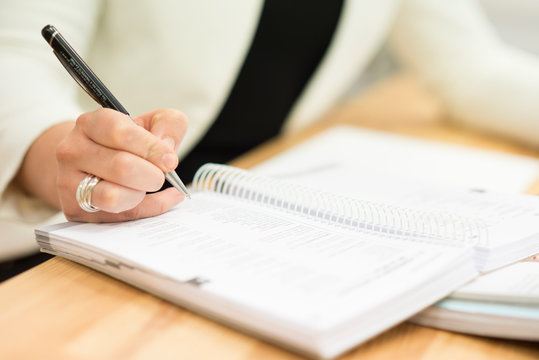 Escribir anotar apuntar asesorar agenda anotaciones cesiones
