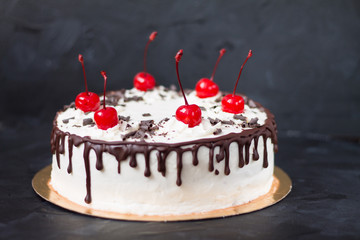 CAKE WITH CHERRY