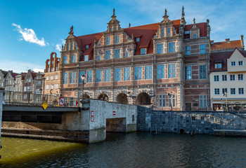 Obraz premium Zielona Brama (Green Gate), famous old building near the river bank Motlawa, entrance to very tourist popular, main street of the Gdansk old town Long Street