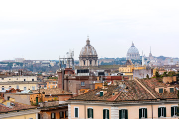 Fototapeta na wymiar city of Rome, the roof of the building, the dome of the Catholic churches on a cloudy day