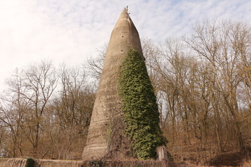Alter Hochbunker auf dem alten Hüttenareal in Neunkirchen im Saarland