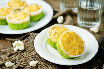 Cheesy cauliflower breakfast muffins