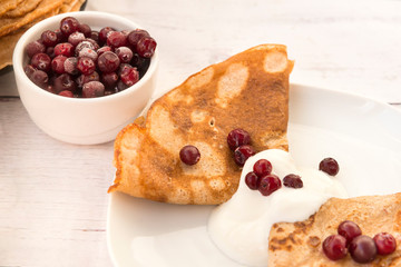 pancakes with berries and sour cream, pancakes with cranberries