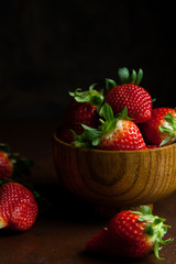 Fresas frescas en un bol