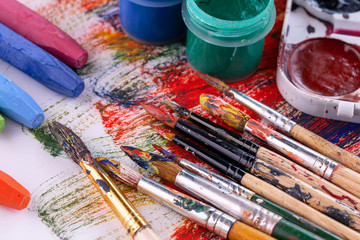 Obraz premium Paint brushes and paints for drawing.