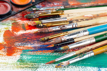 Obraz premium Paint brushes and paints for drawing.