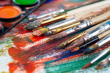 Obraz premium Paint brushes and paints for drawing.