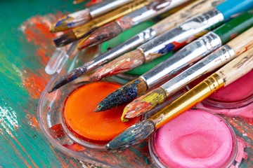 Obraz premium Paint brushes and paints for drawing.