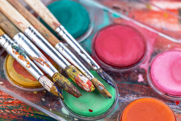 Obraz premium Paint brushes and paints for drawing.
