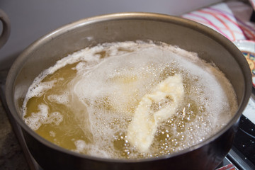 Préparation des bugnes