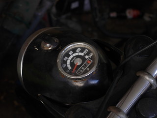 licznik prędkościomierz stary motocykl © Norbert