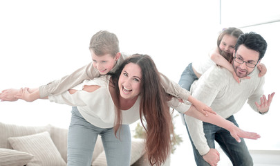 Obraz premium happy parents with their children have fun