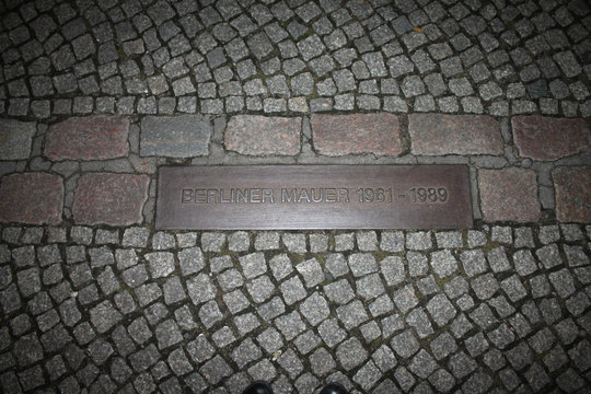 Memorial to Berlin Wall