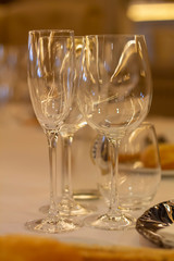 Comida, copas, mesas, banquetes
