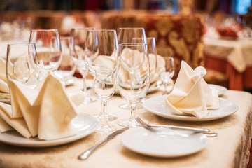 Restaurant glasses, wine glass, table setting, wine glasses