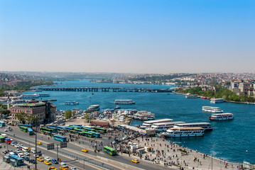 Fototapeta premium Istanbul, Turkey, 25 April 2006: Halic, Eminonu