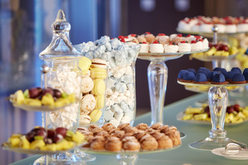 buffet cupcakes sweets