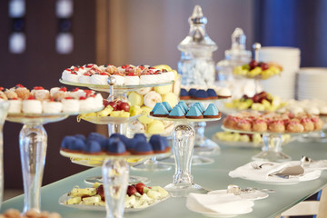 buffet cupcakes sweets