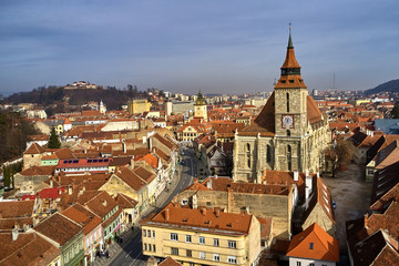 Obraz premium Panoramic view of the old town in the winter time, Aerial cityscape of Brasov city, Transylvania landmark in Brasov, Romania
