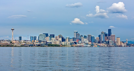 Fototapeta premium Seattle skyline seen from the water
