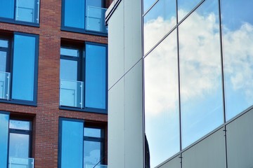 Obraz premium Sky reflected in a modern building glass facade