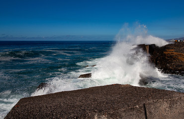 great view with crashed waves by the sea