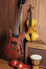 Obraz na płótnie Canvas Electric guitar and violin.