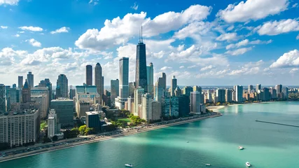 Poster Chicago skyline luchtfoto drone uitzicht van bovenaf, stad Chicago downtown wolkenkrabbers en Lake Michigan stadsgezicht, Illinois, USA © Iuliia Sokolovska