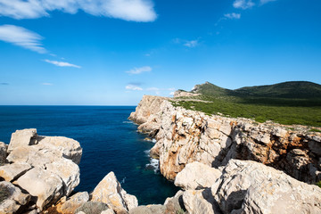 Steilküste an der Cala Barca auf Sardinien, Italien