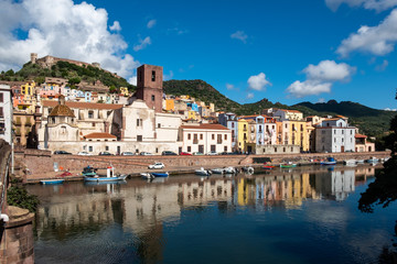 Fototapeta na wymiar Ortsansicht von Bosa auf Sardinien, Italien