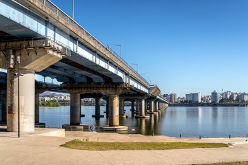 Fototapeta na wymiar Han river with Mapogyo Bridge at Yeouido Hangang Park in Seoul, Korea..